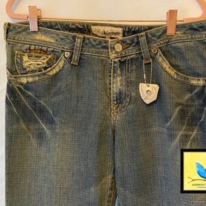 never worn & COMPANY size 30 jeans with embellished back pocket straight leg
